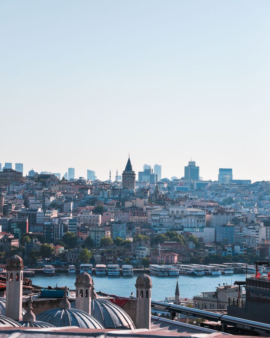 İstanbul’da Haliç ve şehir manzarası